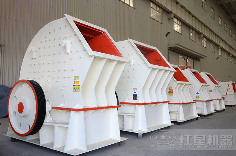 PCZ重錘式破碎機(jī)進(jìn)料口大，石料可一次破碎成型