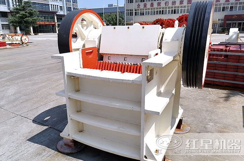 250x1000細(xì)顎破碎機(jī)產(chǎn)量多少？配多大電機(jī)？