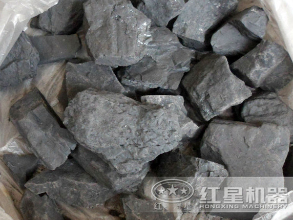 一臺用于破碎煤矸石的移動粉碎機_70噸/小時，出料粒度20以下