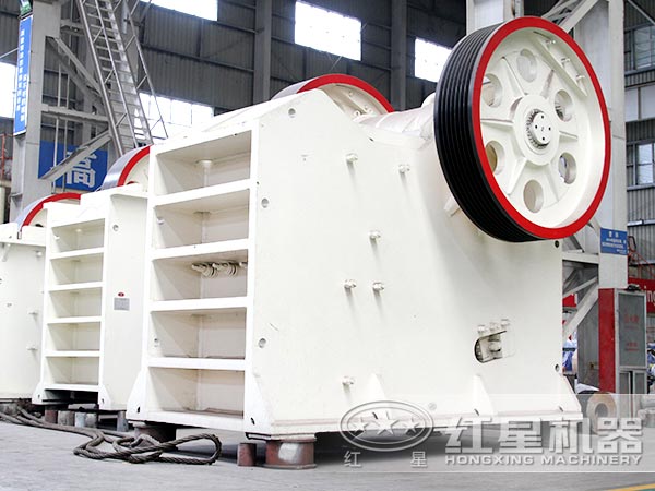 粉碎花崗巖選用750顎破機，效果不錯，性價比更高