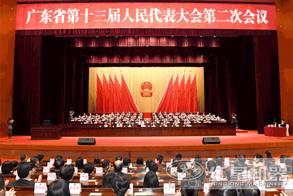 大型流動(dòng)粉碎石頭一體機(jī)多少錢一臺(tái)？