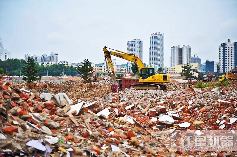 建筑廢料磚渣破碎機(jī)多少錢一套？用移動(dòng)破碎機(jī)效果好嗎？