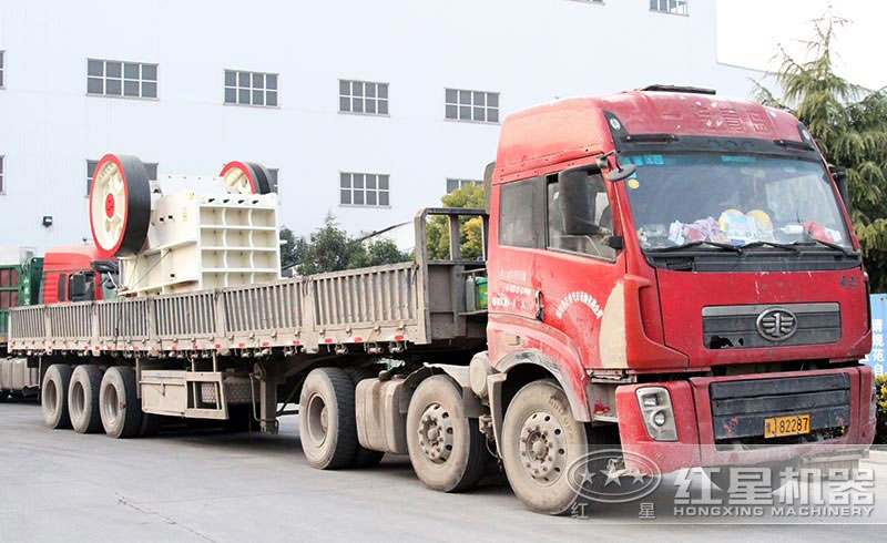 人工破碎混凝土用什么機器？選擇顎破機，大產(chǎn)量，運行可靠