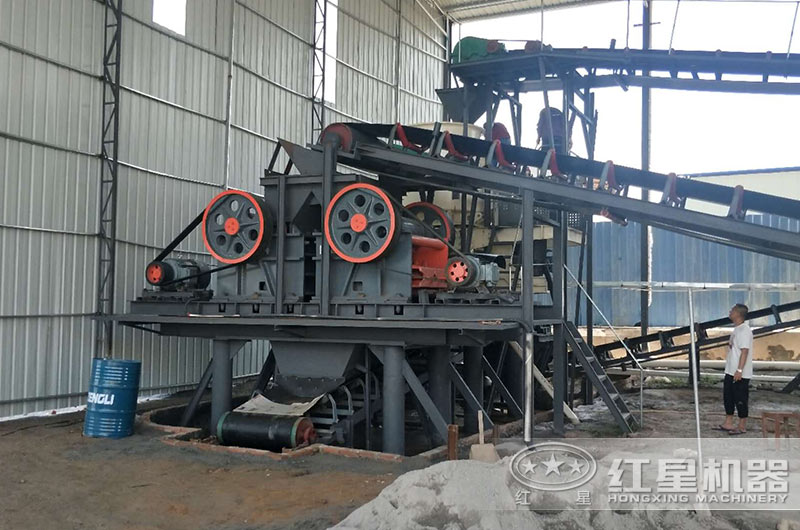 顎式碎裂設(shè)備的顎板有什么作用？宜采用哪種材料制作？